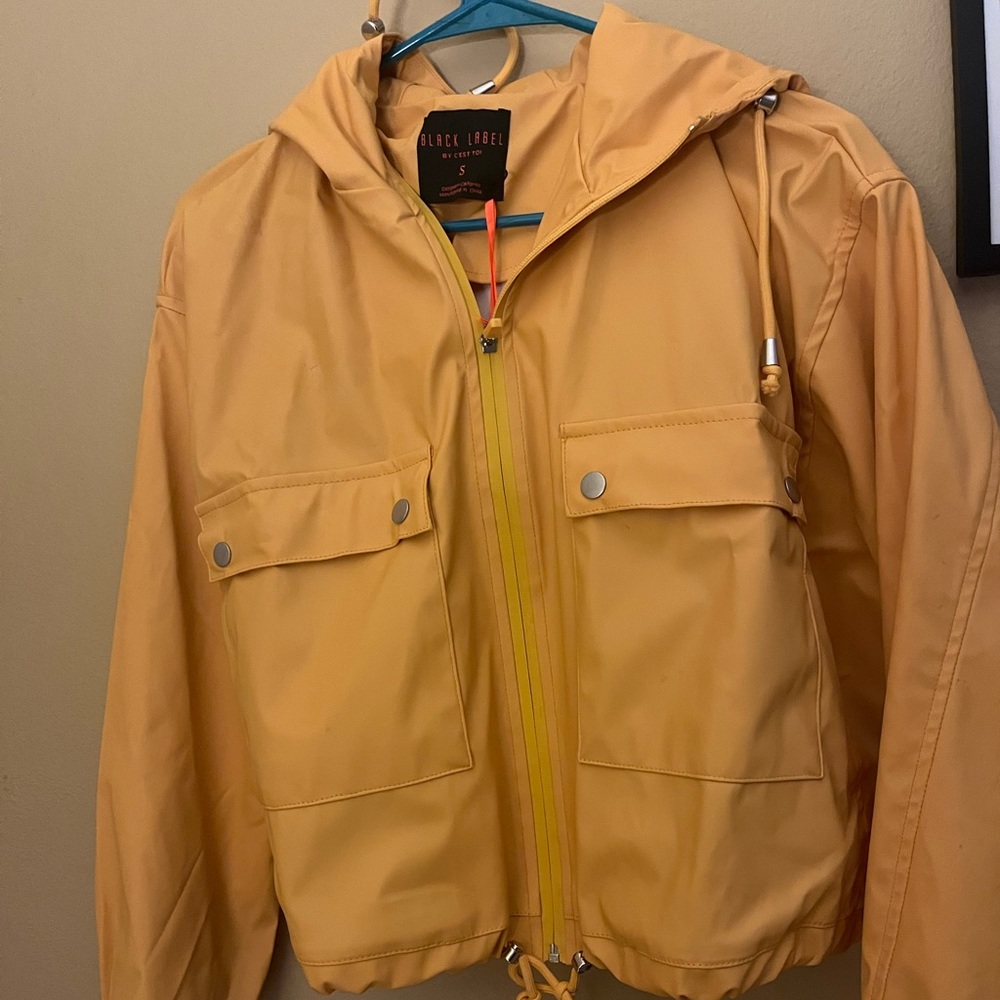 Women’s cropped raincoat